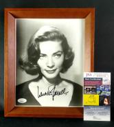 “百年来最伟大的女演员第20位”劳伦·白考尔签名照