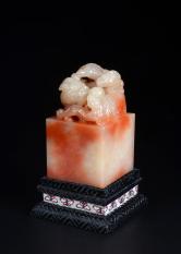 寿山石雕瑞兽钮印玺